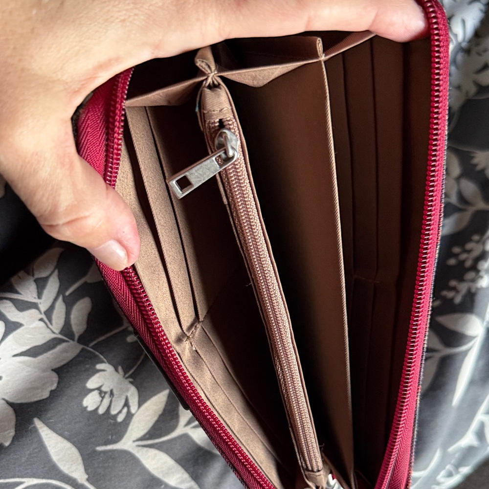 Travelon Red and Black Floral Wristlet - Picture 3 of 6